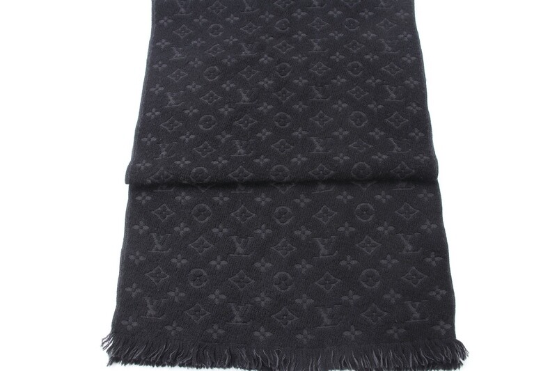 Shop Louis Vuitton MONOGRAM Monogram classic scarf (M70520) by