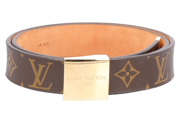 Louis-Vuitton Monogram Carre